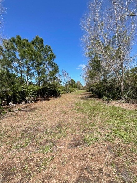 Building Photo - 5269 SE Jennings Ln