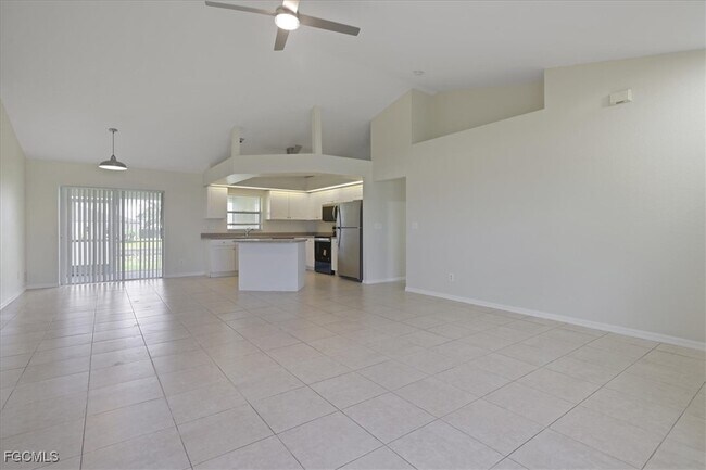 Building Photo - 1529 SW 15th Pl