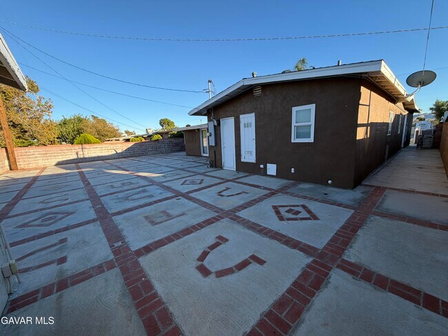 Building Photo - 1621 E Ave Q6