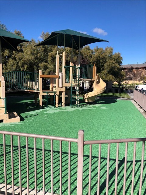 Building Photo - 25056 Driftoak St