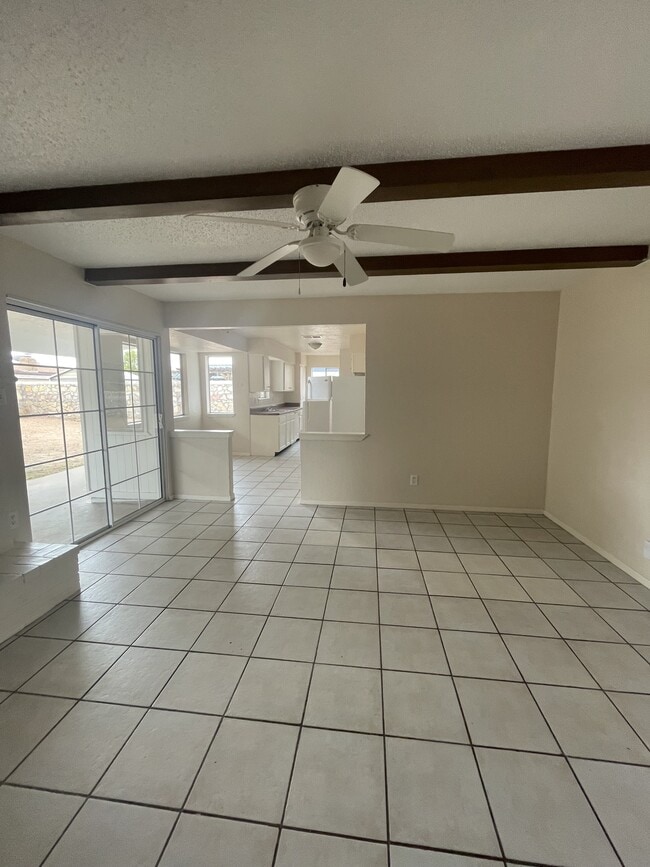 Building Photo - 10902 Bywood Dr