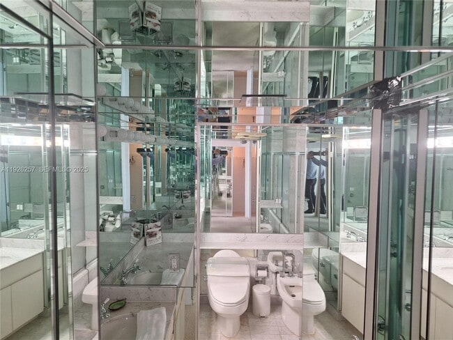 Building Photo - 1541 Brickell Ave