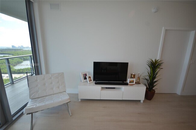 Building Photo - 16385 Biscayne Blvd
