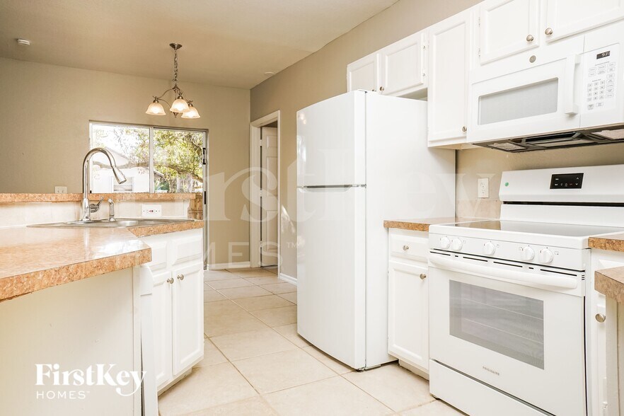 Building Photo - 3291 Moravia Ave