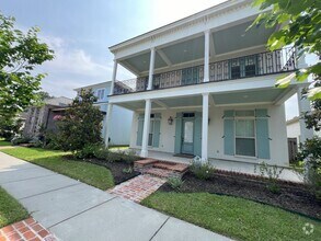 Building Photo - Stunning 4 bedroom, 3 bathroom 2 story hom...