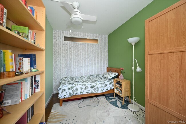 Building Photo - 61-20 Grand Central Pkwy