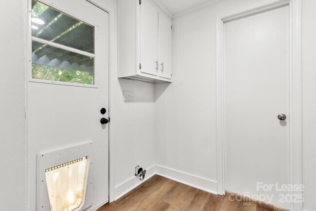 Building Photo - 761 Randa Dr