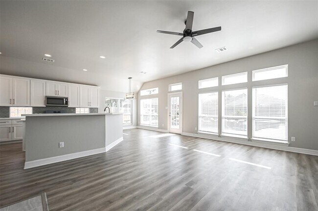 Building Photo - 6215 Suncrest Ct