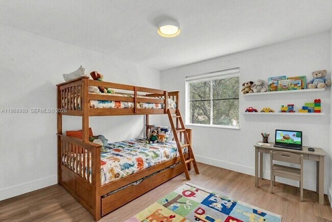 Building Photo - 4917 SW 32nd Way