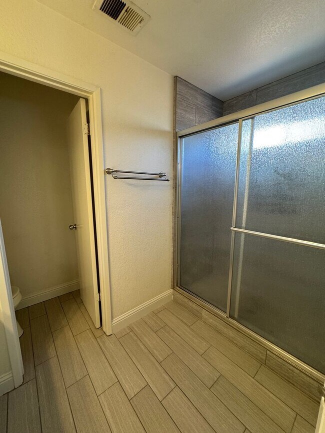 Building Photo - Remodeled Silver Creek Beauty