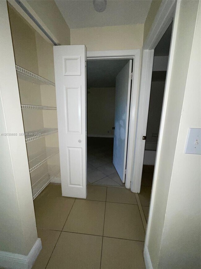 Building Photo - 9999 Summerbreeze Dr