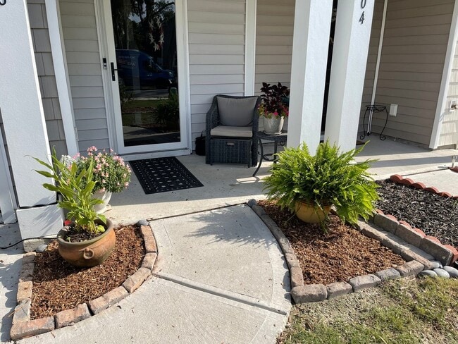 Building Photo - Charming 3BR Townhome in North Charleston