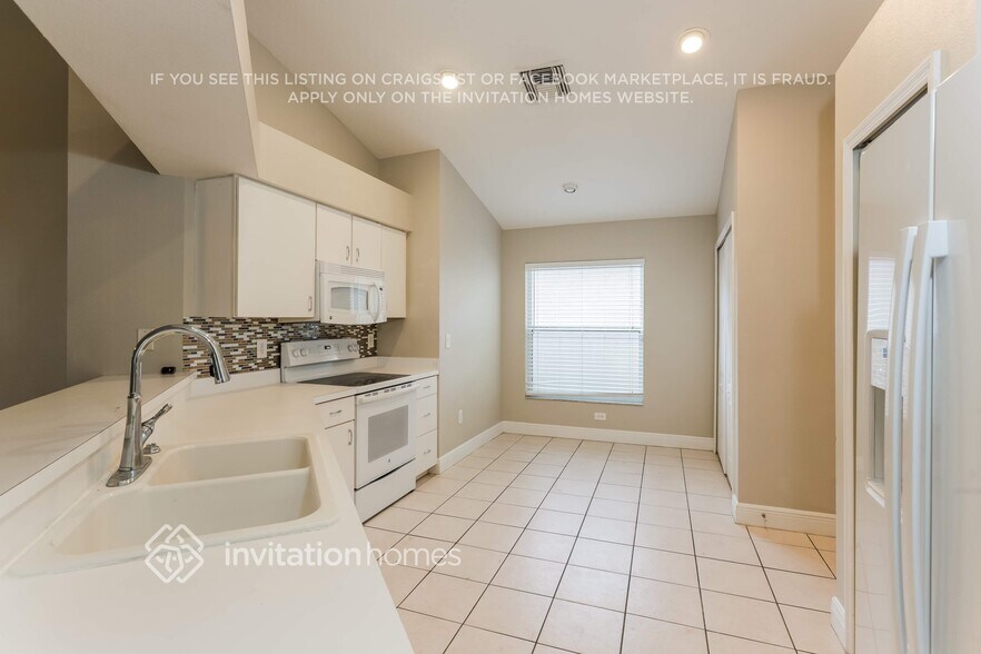 Building Photo - 513 Somerstone Dr