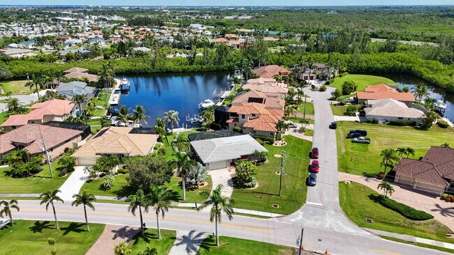 Building Photo - Burnt Store Isles canal home