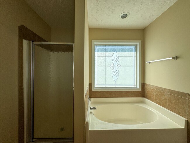 Building Photo - Charming 3 Bed 2 Bath Raeford Home with Fe...