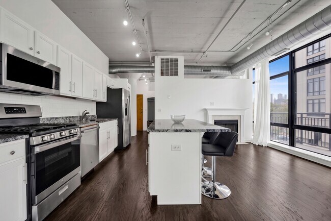 Building Photo - 1524 S Sangamon St