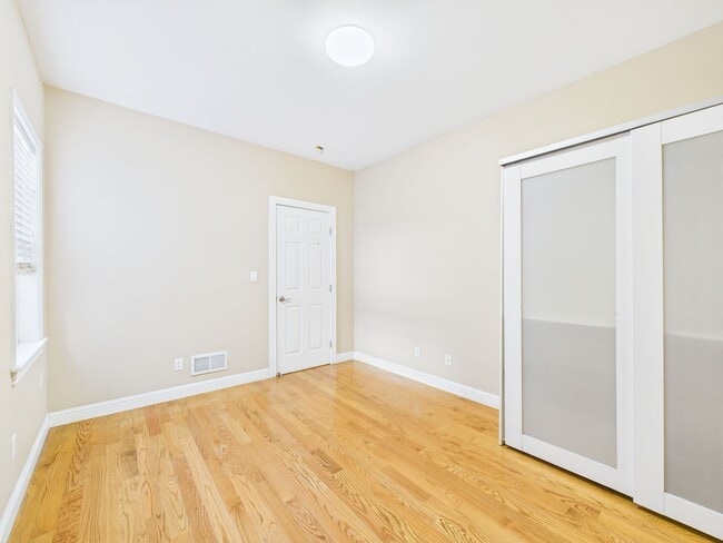 Building Photo - Spacious 3 bed/2 bath in prime Ingleside location near Ocean Ave.