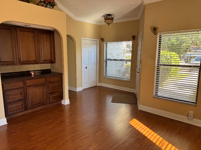 Building Photo - 2815 Countrybrook Dr