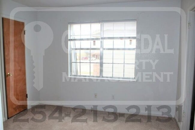 Building Photo - 3906 Charolais Dr