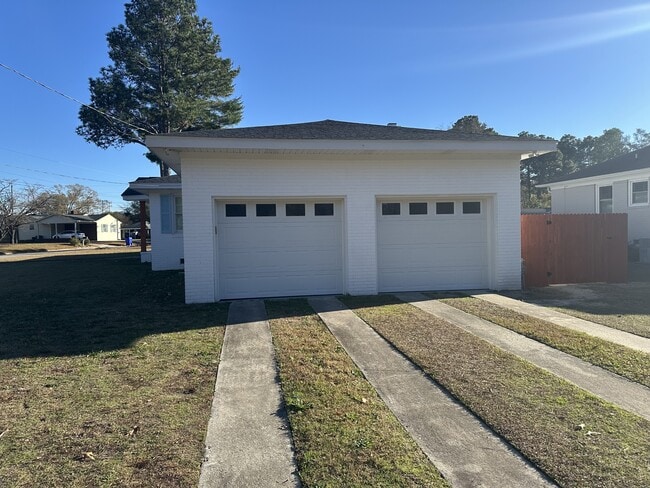 Building Photo - 1700 Sulgrave Rd