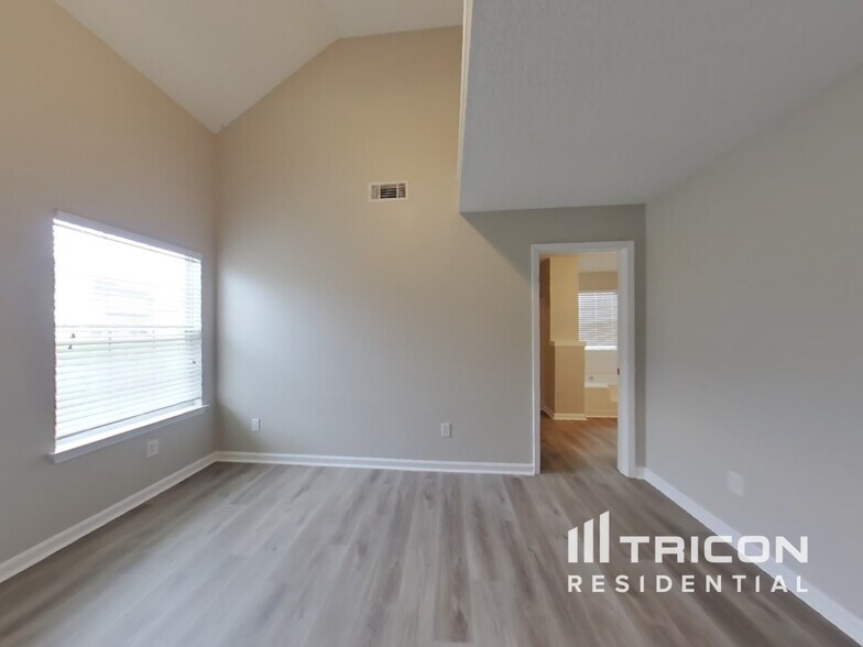 Building Photo - 9493 Creekside Rd