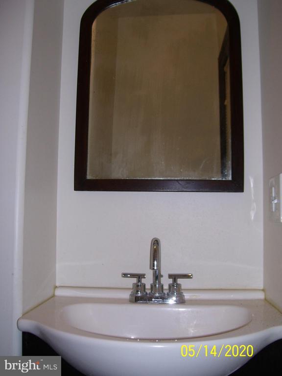 Building Photo - 221 Ann St