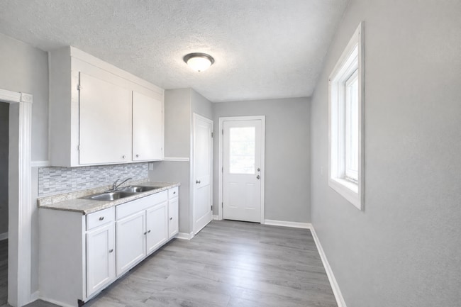 Building Photo - 4BR SW Canton Home