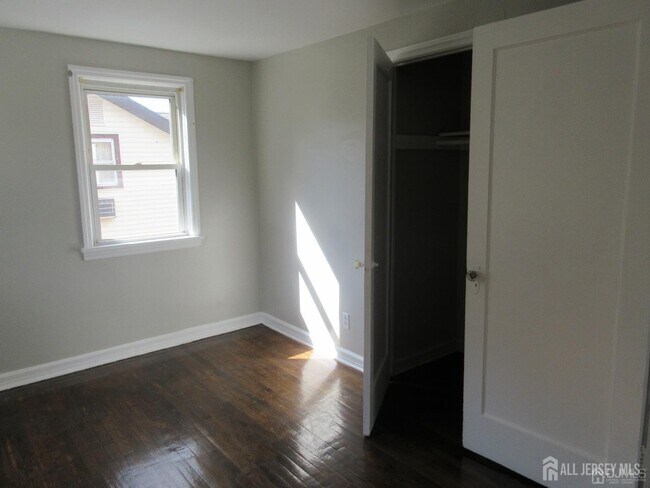 Building Photo - 815 2nd St