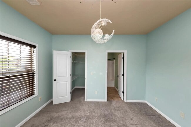 Building Photo - 6059 Cove Park Dr