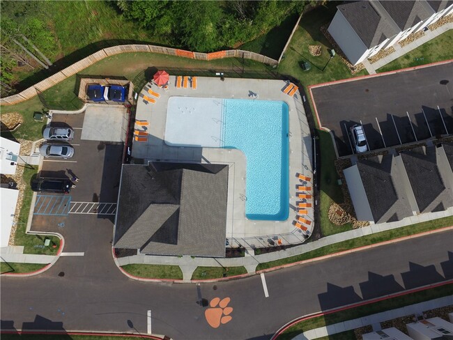 Building Photo - 1980 W Main St