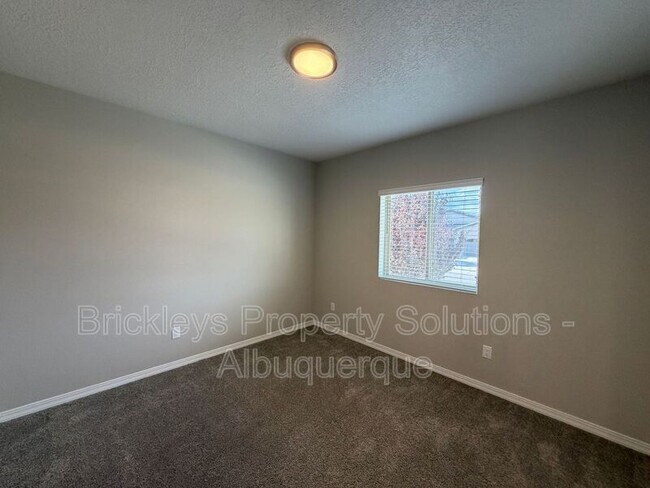 Building Photo - 3969 Kodiak Rd NE