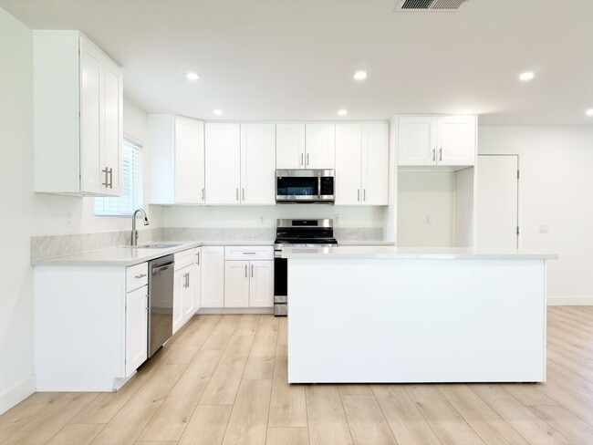 Building Photo - Remodeled Single Level in Cul-de-Sac!