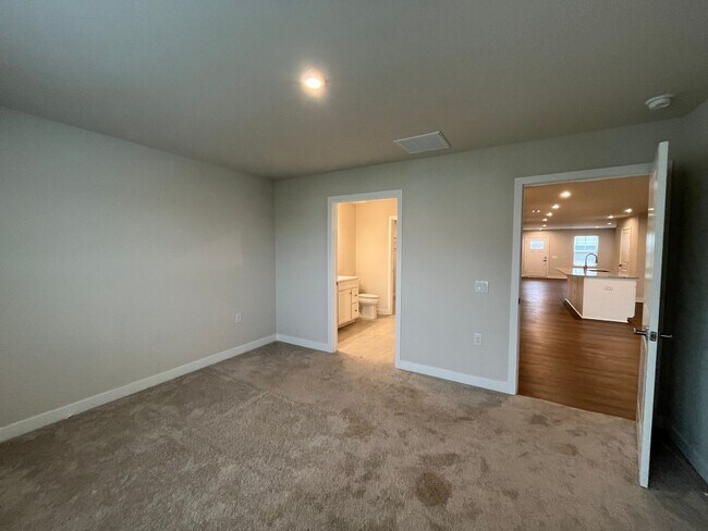 Building Photo - 4184 Farmfield Dr