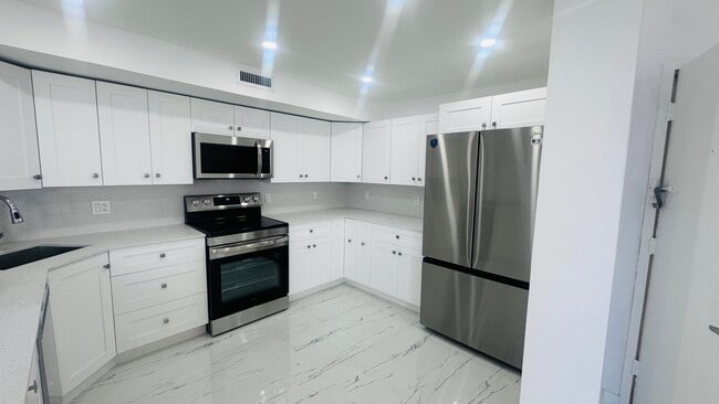 Building Photo - 1600 S Ocean Dr