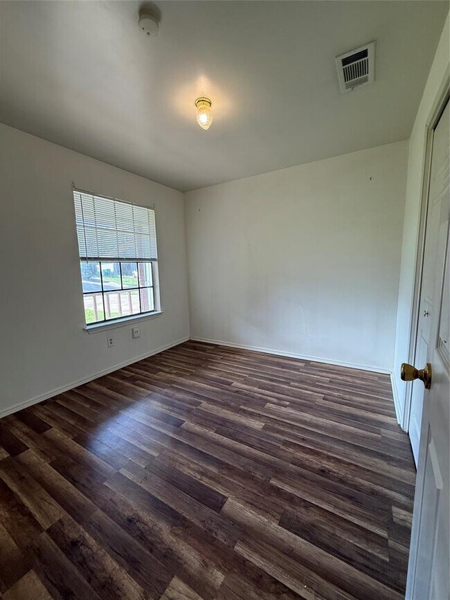 Building Photo - 16307 Framingham Cir