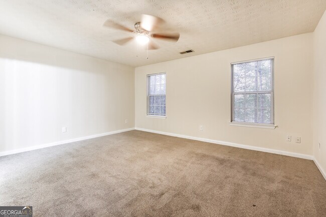 Building Photo - 2585 Lake Royale Dr
