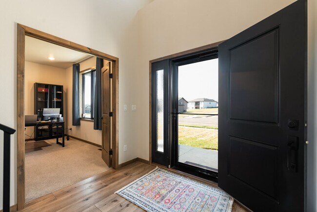 Building Photo - Beautiful Single Family Home in North Bismarck