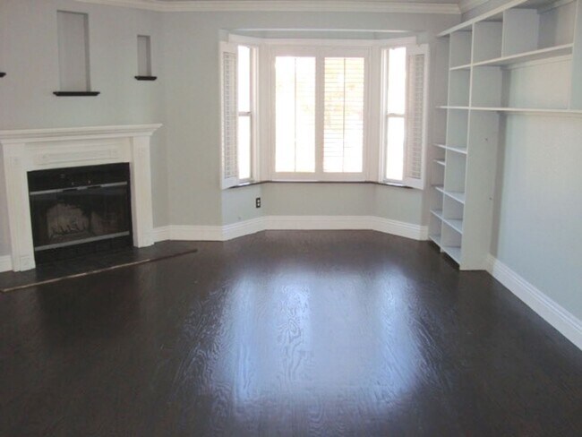 Building Photo - STUNNING TOWNHOME 2 BED 2.5 BATH 2 CAR GARAGE NORTH PARK/HILLCRES