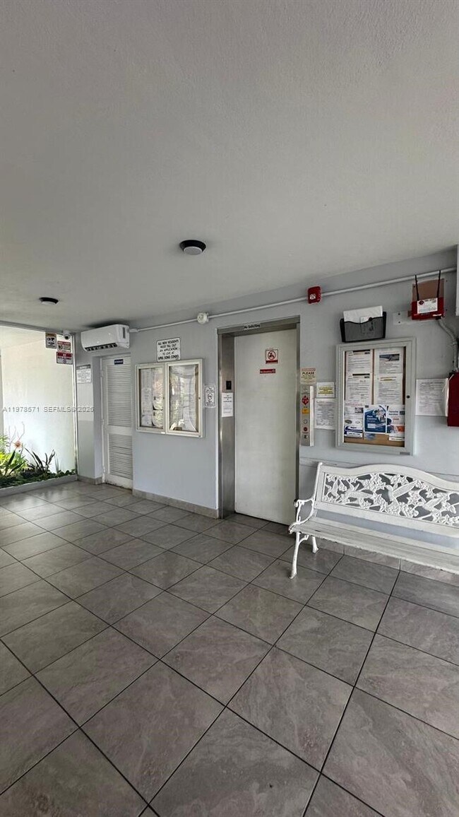 Building Photo - 1333 E Hallandale Beach Blvd