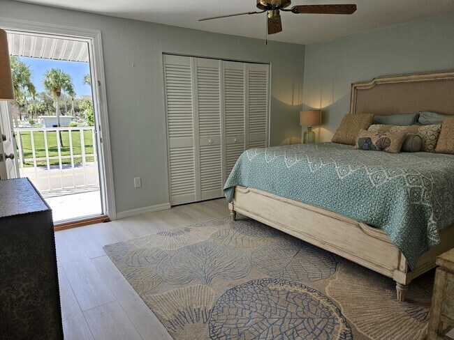 Building Photo - Seasonal Short-Term Townhouse on Venice Island close to Venice Beach!