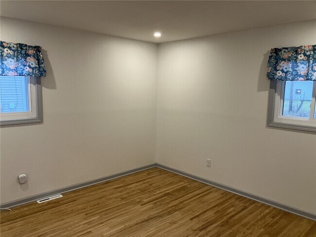 Building Photo - 46 Sienna Dr