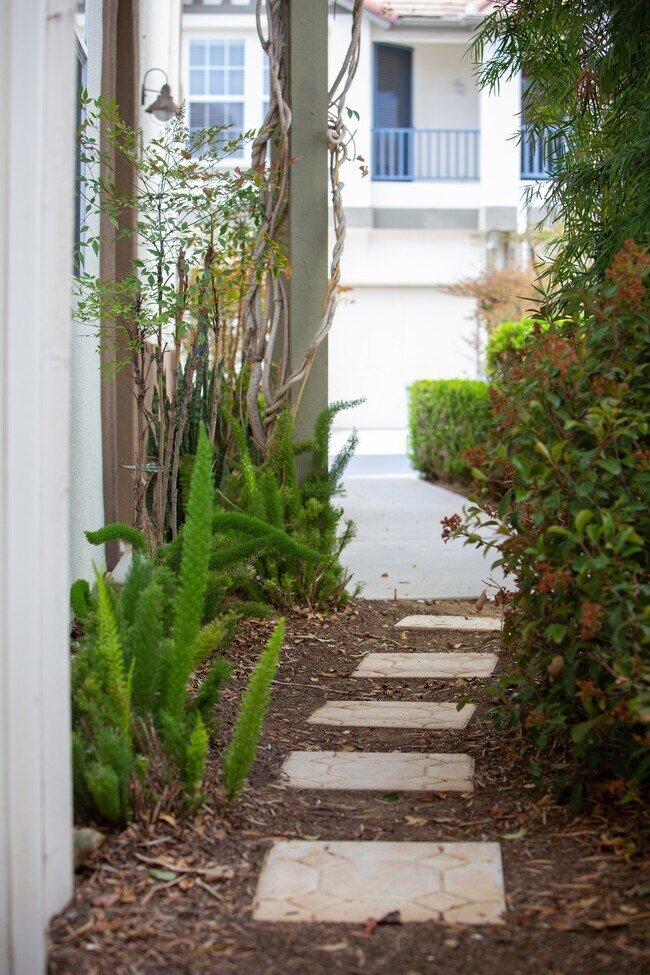 Building Photo - 593 Sweet Pea Pl