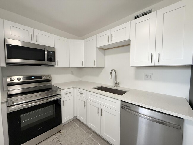 Building Photo - 906 Foresteria Dr