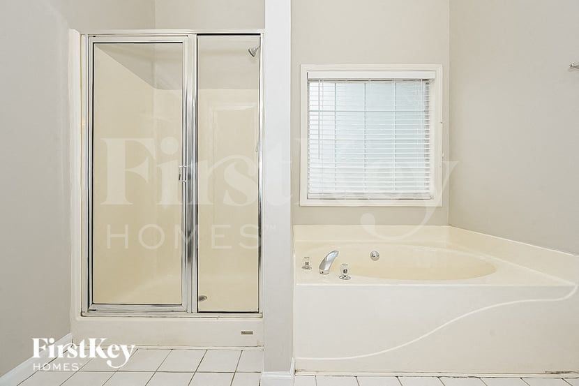 Building Photo - 115 Willow Hill Ln