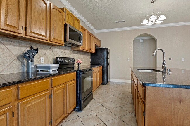 Building Photo - 7603 Glen Vista Dr