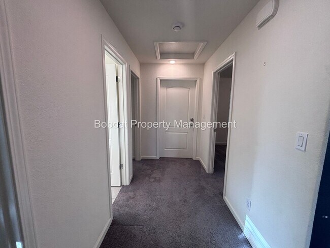 Building Photo - Large Home in Dayton with Mother In Law Quarters