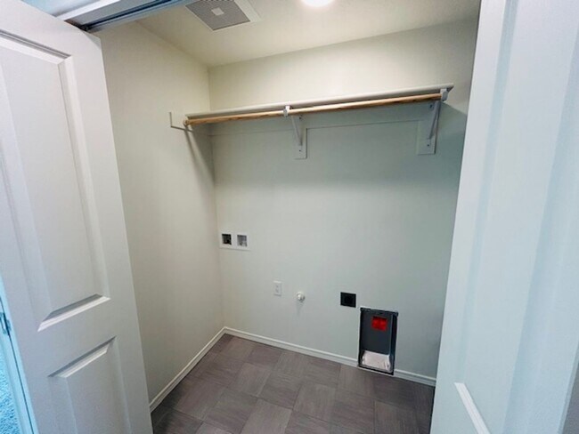 Building Photo - 3687 S Roosevelt Pl