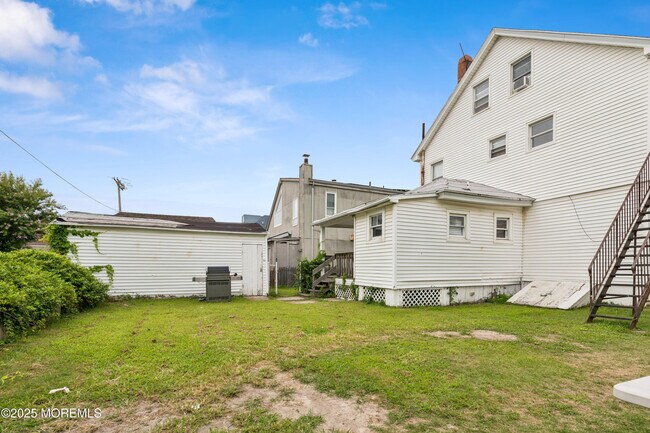 Building Photo - 113 12th Ave