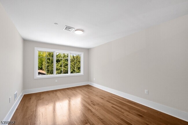 Building Photo - 162 Closter Dock Rd