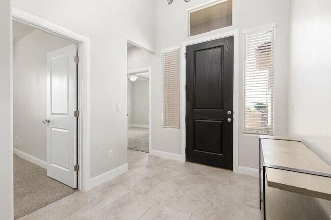 Building Photo - 2713 E 430 N